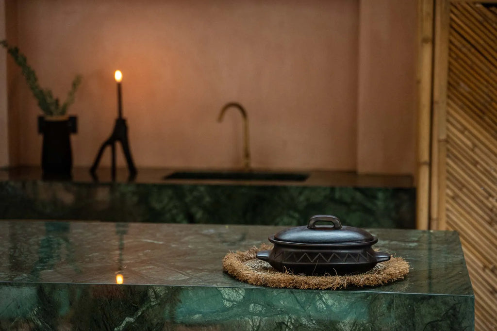 The Burned Oval Pot with Pattern and Handles - Black
