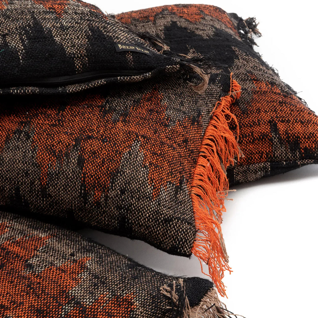 De Oh My Gee Kussenhoes - Zwart Oranje - 60x60