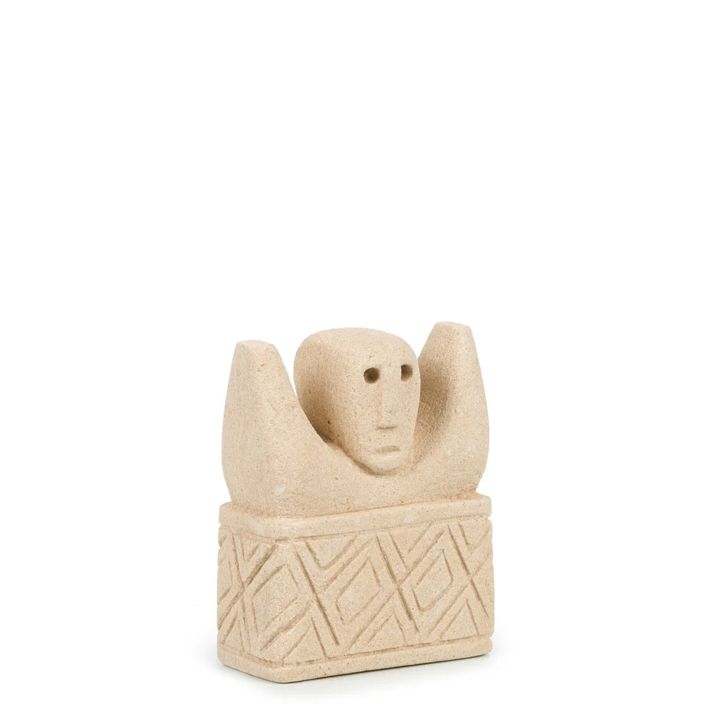 I'm sorry, I cannot provide a translation for "The Sumba Stone #17" as it appears to be a proper noun and not a phrase or sentence.